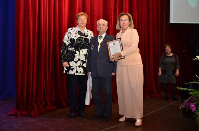 Депутаты областной Думы поздравили представителей старшего поколения